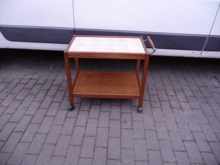 Barek stolik na kółkach