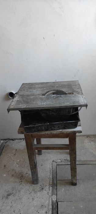 Електричний плиткоріз