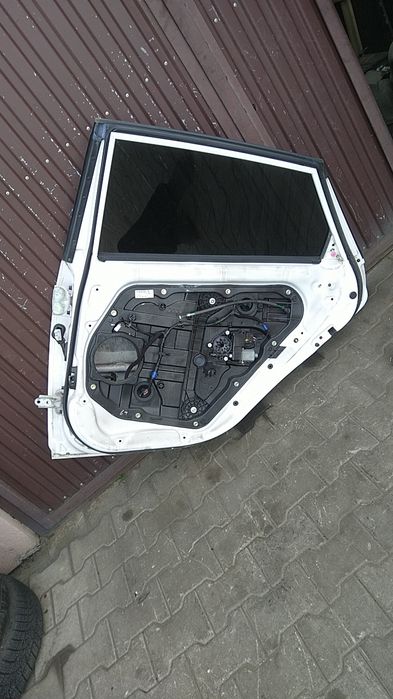 ) Hyundai i40 drzwi prawe tylne kombi NCW