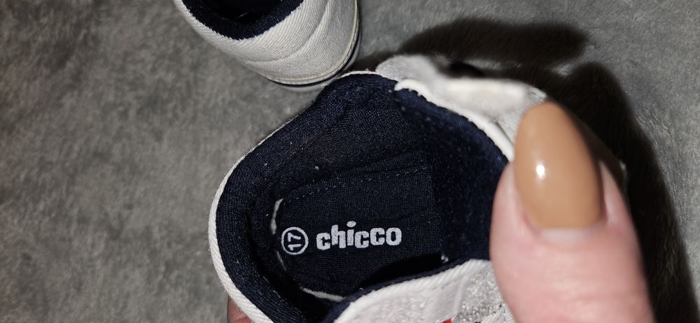 Butki niechodki 2 pary rozm. 17