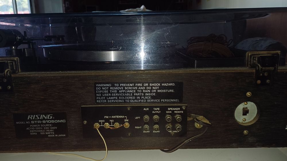 Radio com gira discos "Rising"