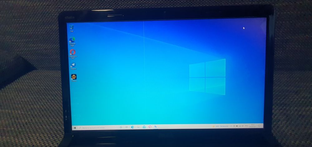 Dell studio 1749 Intel i5 4GB RAM SSD 250GB