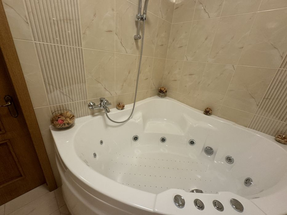 Облаштований, новий Будинок з меблями та технікою.