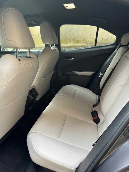 Lexus UX 250h F Sport