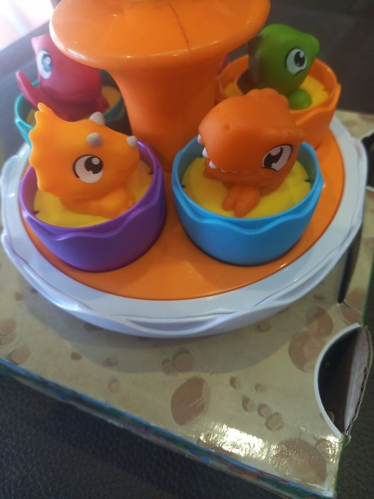 Gra TOMY Spin & Hatch Dino Eggs