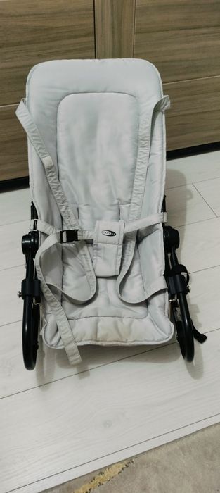 Leżaczek-bujaczek Carena