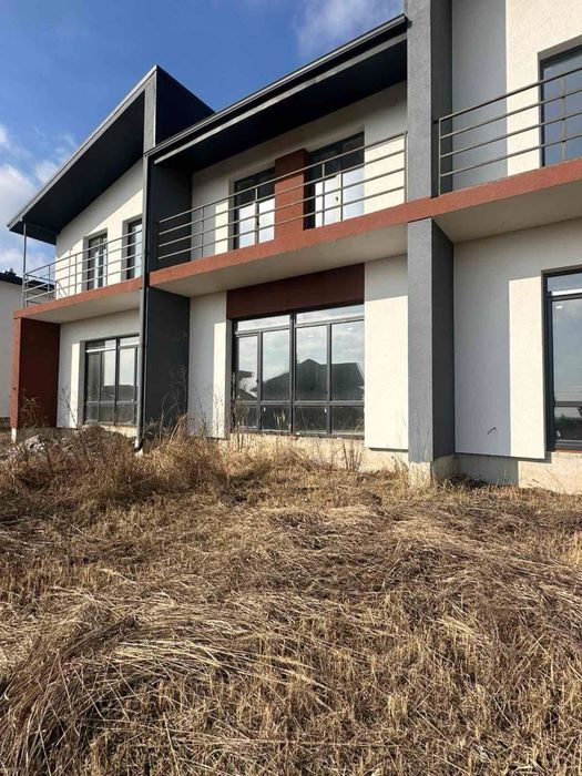 Продаж сучасного Котеджу