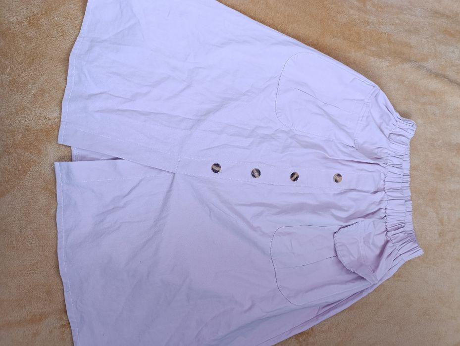 Продам ніжно-пудрову жіночу спідницю вільного фасону.