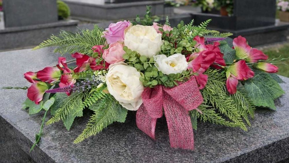 Stroik WIOSENNY kompozycja kwiatowa na grób WG256