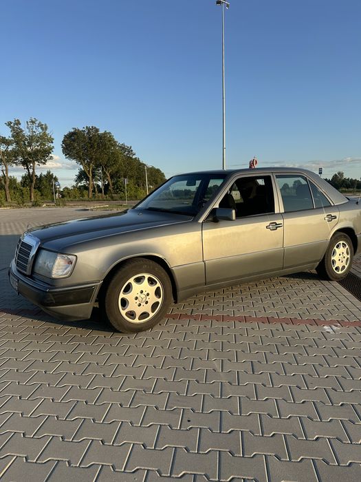 Mercedes-Benz W124