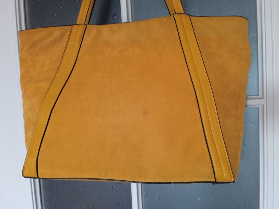 Duża torba shopper w piękny żółto miodowym kolorze.