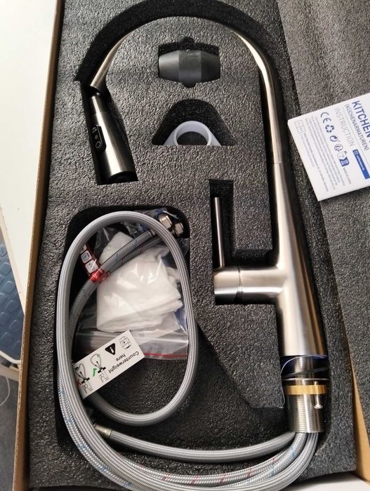 Torneira de cozinha com chuveiro nova ainda na caixa