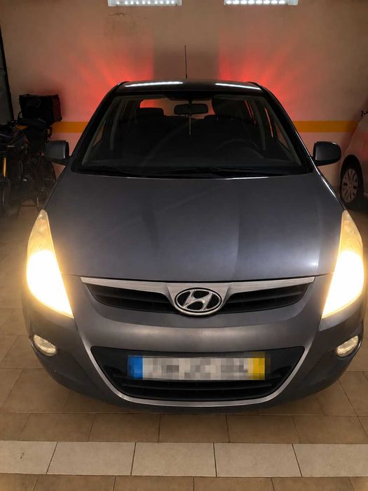 Hyundai i20 1.4 a gasolina, automático, de 2010, com 132.982 km