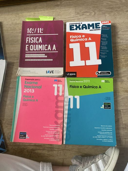manuais fisica e quimica A, livro de preparacao para exame nacional