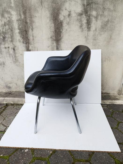 Cadeiras pretas vintage