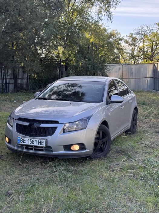 Chevrolet Cruz 2011, 1.6 газ/бензин