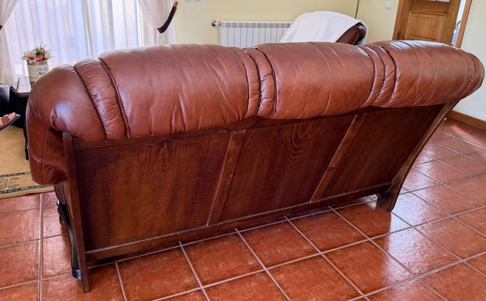 Conjunto de sofá e poltronas