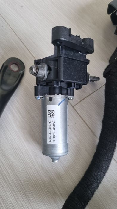 Водійське сидіння model 3, model y