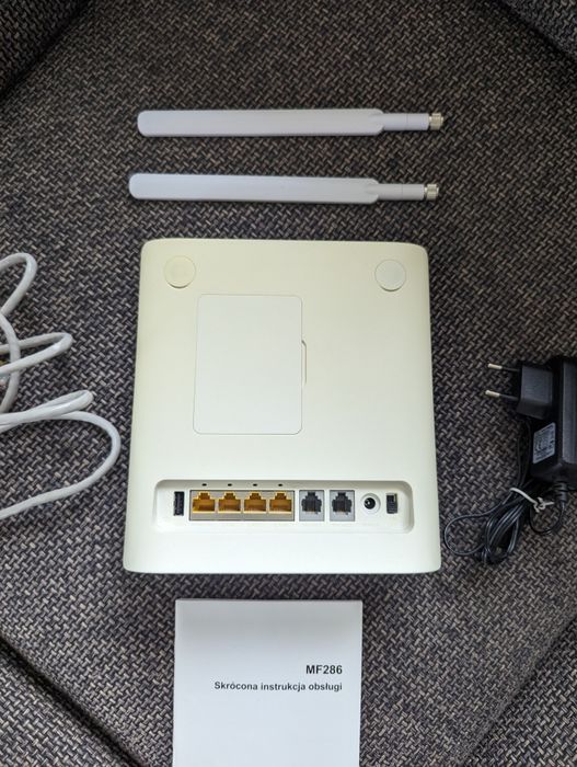 ZTE z dodatkową antena zewnętrzną modem z routerem 4G na kartę SIM lte