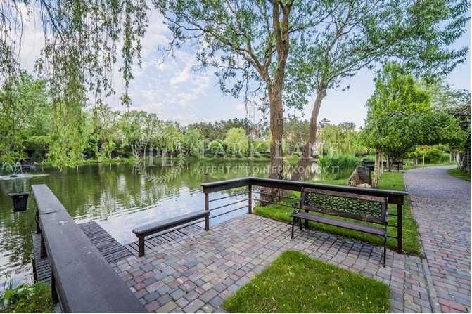 Березівка. КМ Козирна Карта. Будинок з дуже гарним ремонтом.