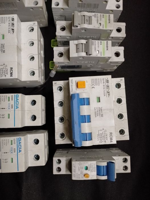 Bezpieczniki,przepięciówki,elektryka,budowa,remont,prąd,esy,Hager,sep