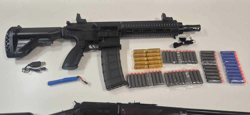 Vendo duas Carabinas Nerf  Winchester e H&K 416D