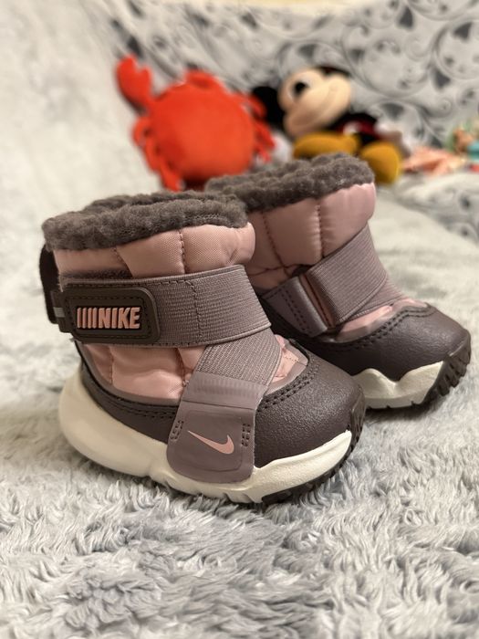 Зимові нові чоботи сапожки ботінки на дівчинку Nike 17 розмір(8см)