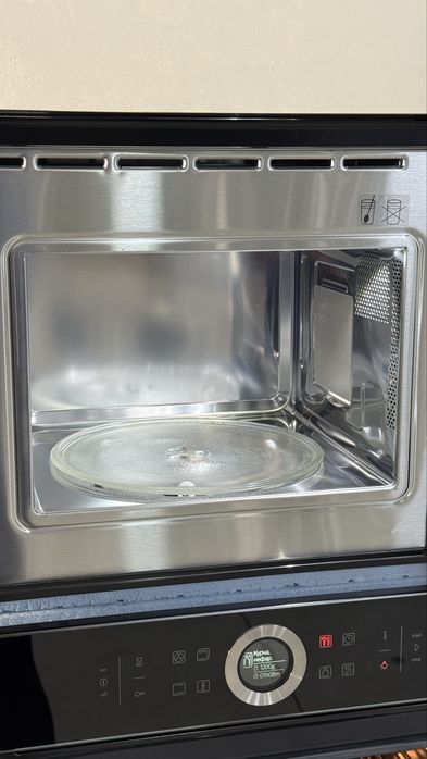 Комплект новий. Духовка HBG635BB1 та мікрохвтльовка BFL524MS0