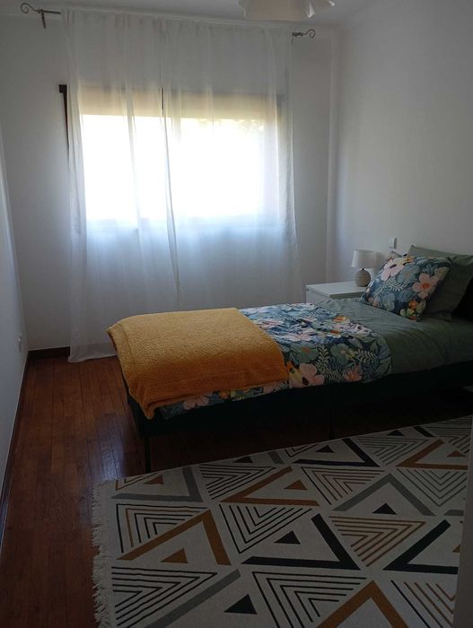 Quarto moderno, confortável e tranquilo