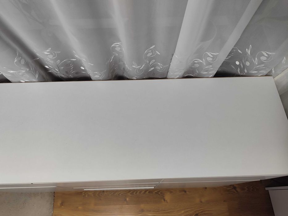 Komoda biała z szufladami