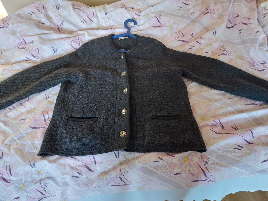 Szary wełniany sweterek