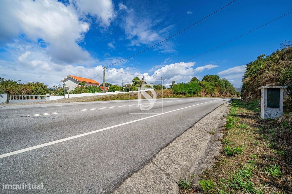 Terreno com 1381 m², junto ao Rio Minho, em Vila Nova de Cerveira
