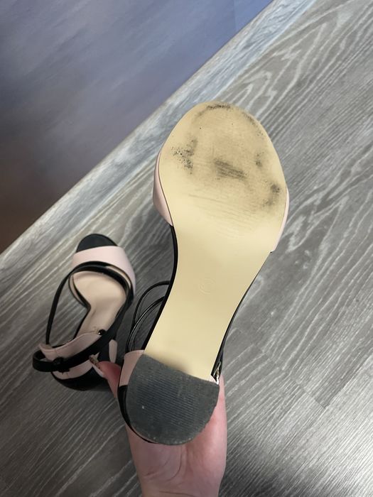 Бежево-чёрные босоножки на каблуке 8 см, размер 37