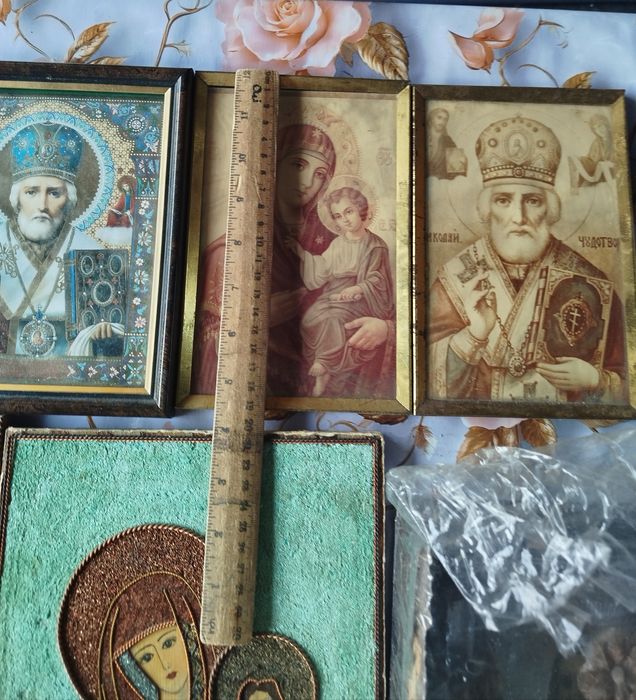 Продам Старинные иконы цена за все