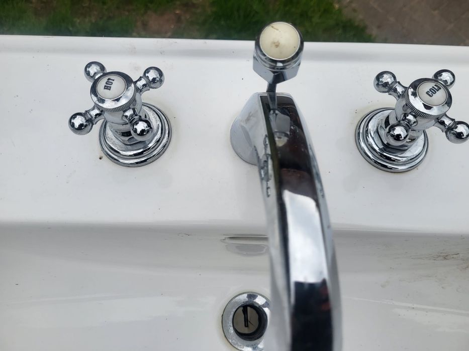 Umywalka ścienna firmy Duravit