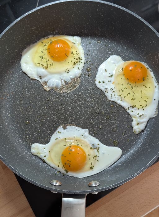 Ovos Caseiros de Galinhas Felizes – Frescos e 100% Naturais 3,5€