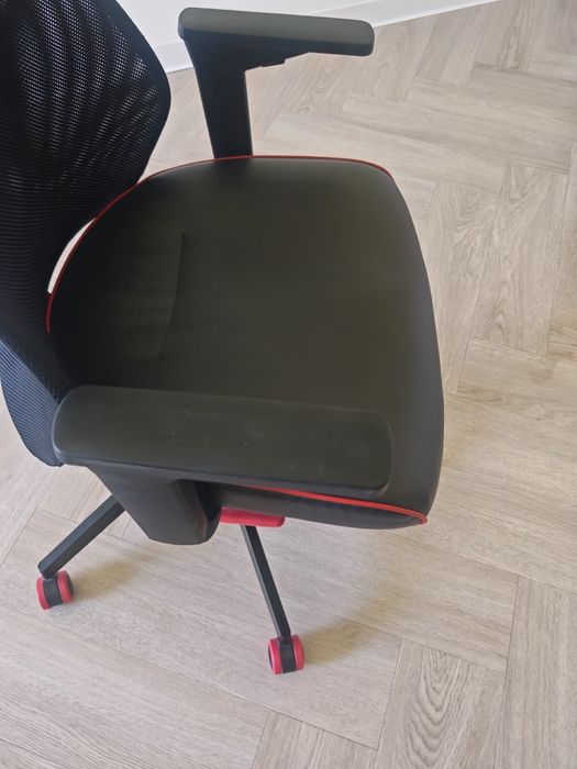 Krzesło gamingowe MATCHSPEL obrotowe i biurko  zestaw gracza ikea