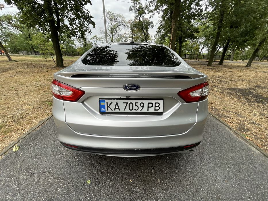 Продам Ford Fusion в гарній комплектації.