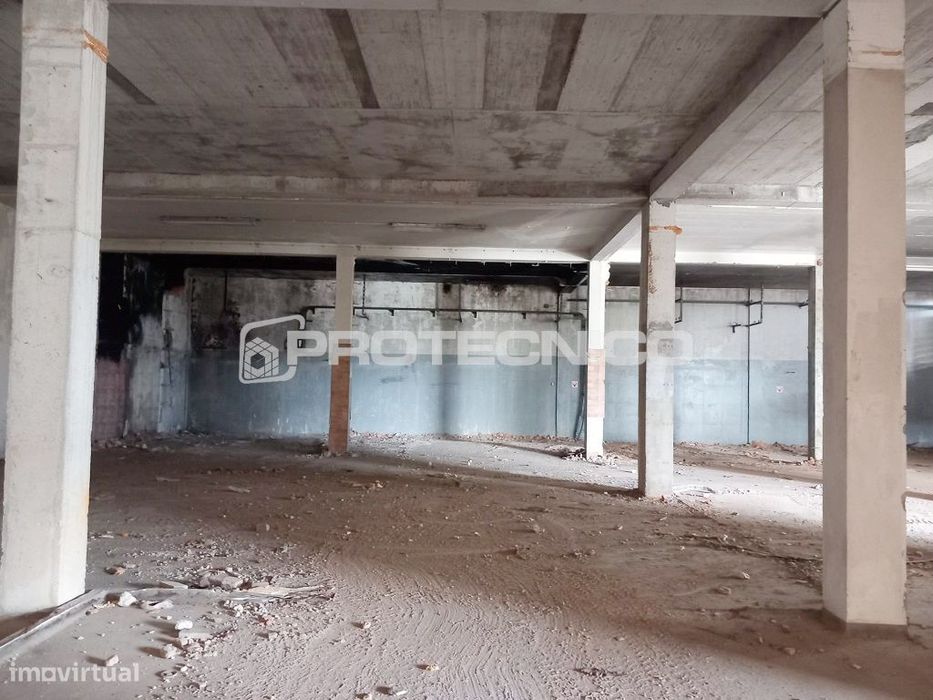 Armazém c/ 3.154m2 – Z. I. da Mota