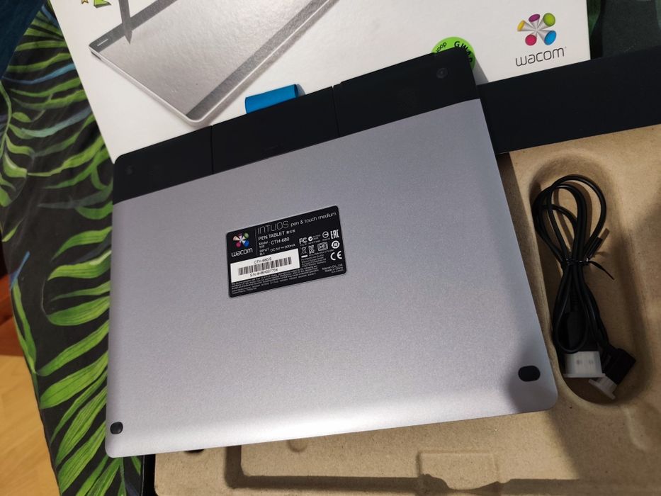 Tablet graficzny Wacom Intuos creative pen and touch tablet  CTH-680/s
