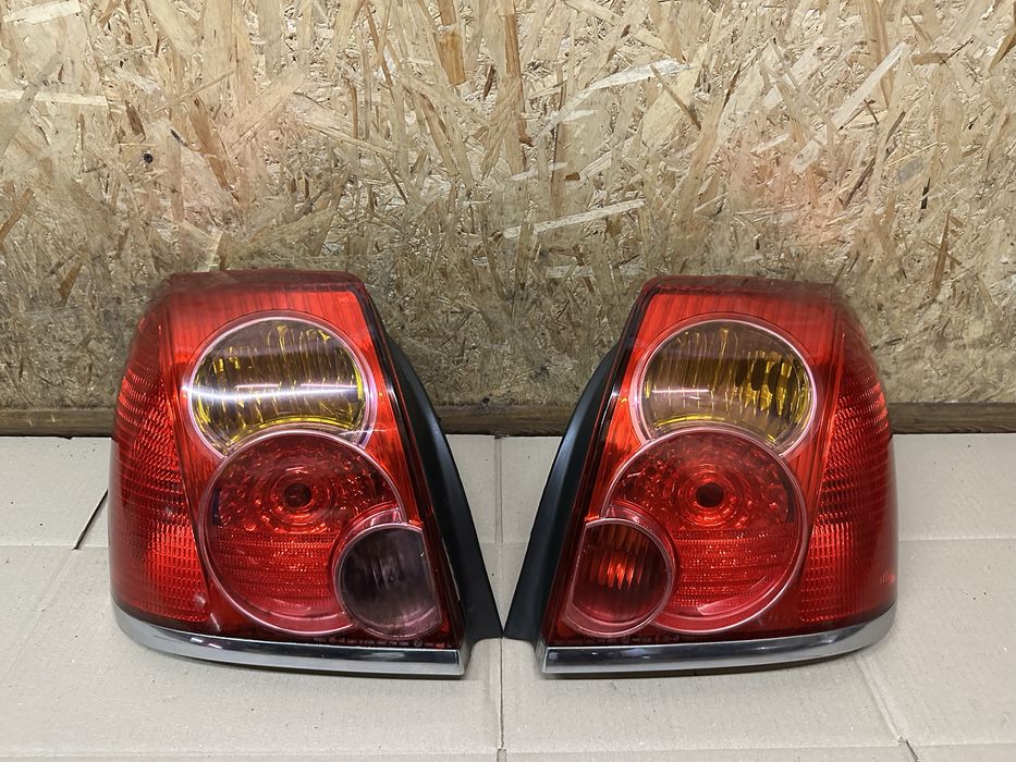Задні фари стопи ліхтарі