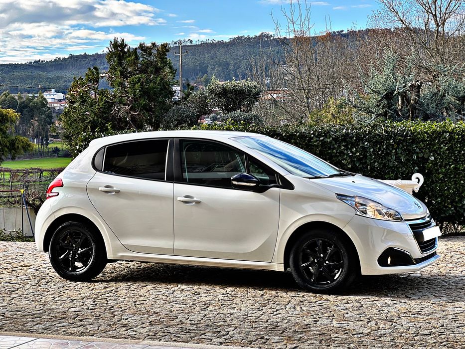 PEUGEOT 208 1.6 HDI 100cv 2.L 12-2016 apenas 150.000klm