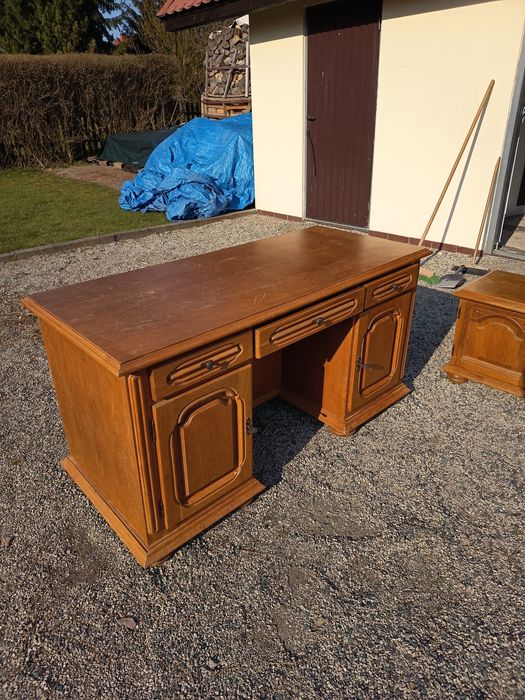 Biurko drewniane– biurko klasyczny styl