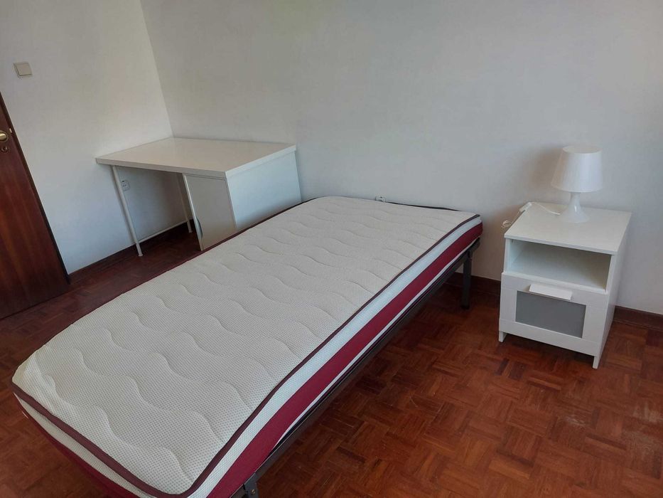 Aluga-se quarto estudantes/professores Setúbal