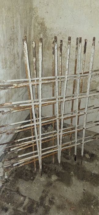 Pamiątki PRL: Stare kraty metalowe kute 140x115 okienne okna okiennice