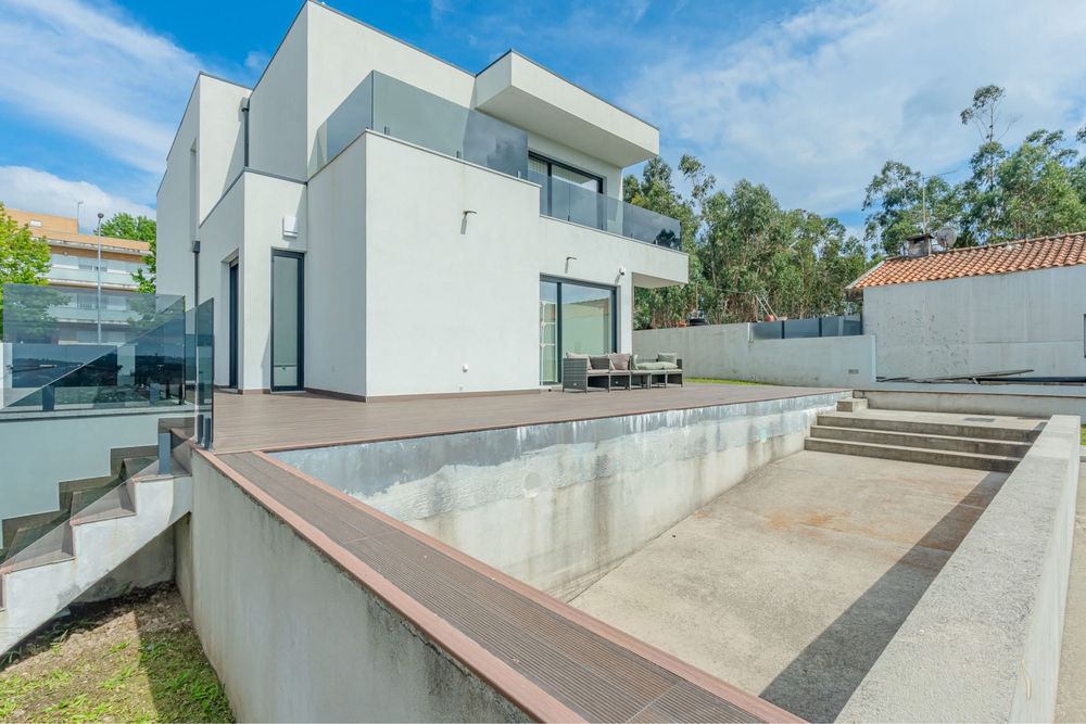 Moradia T3+1 luxo a venda na Maia