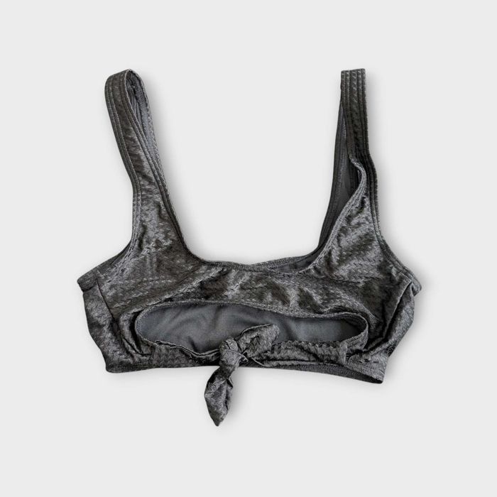 Czarna góra od bikini rozm. 140