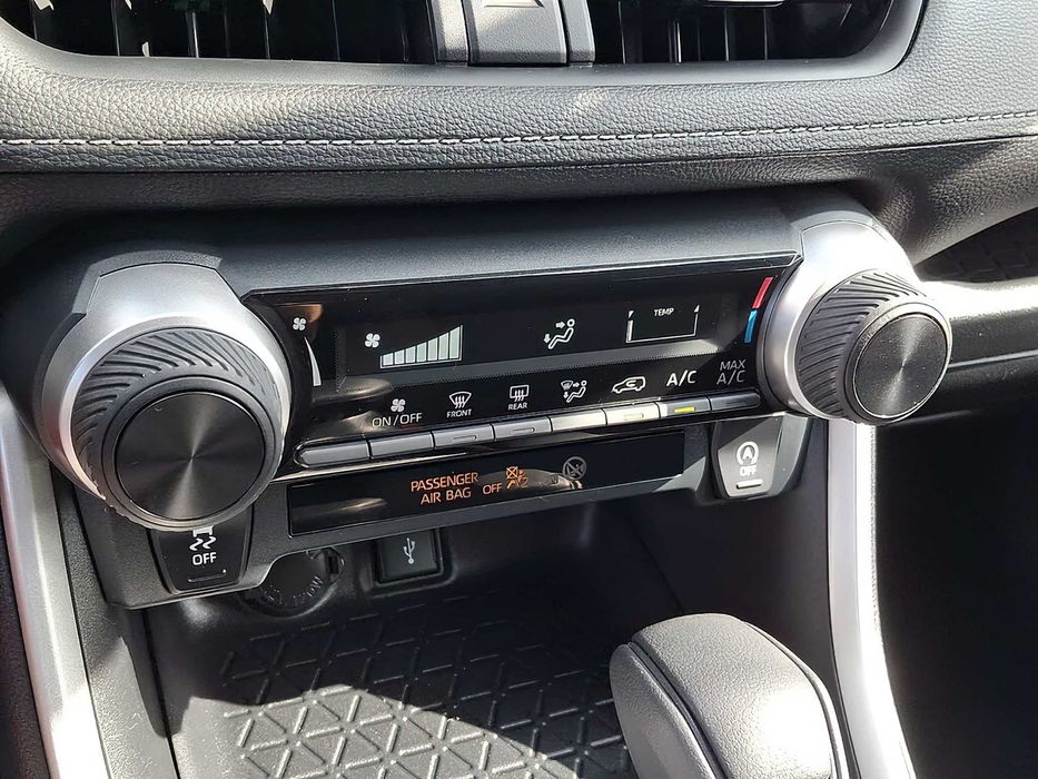 Toyota RAV4      2021