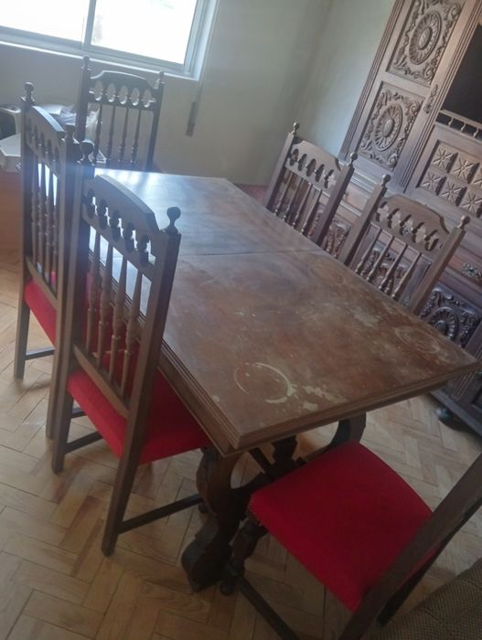 Mesa antiga com 7 cadeiras