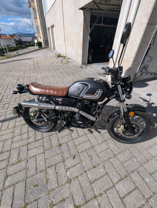 Um renegade scrambler 125